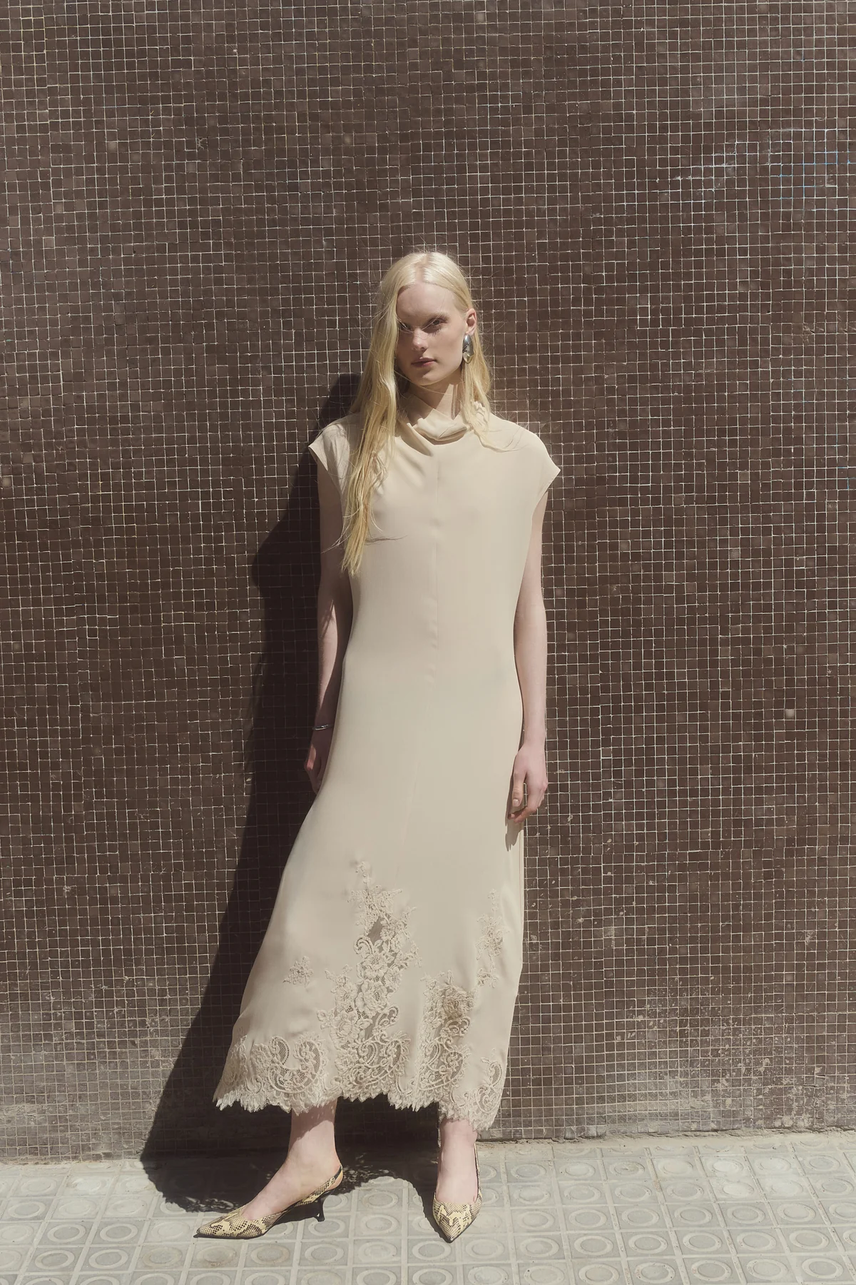 Abito Semicouture Seta e Pizzo Beige | FYSIS STORE Abito Semicouture Seta e Pizzo Beige
