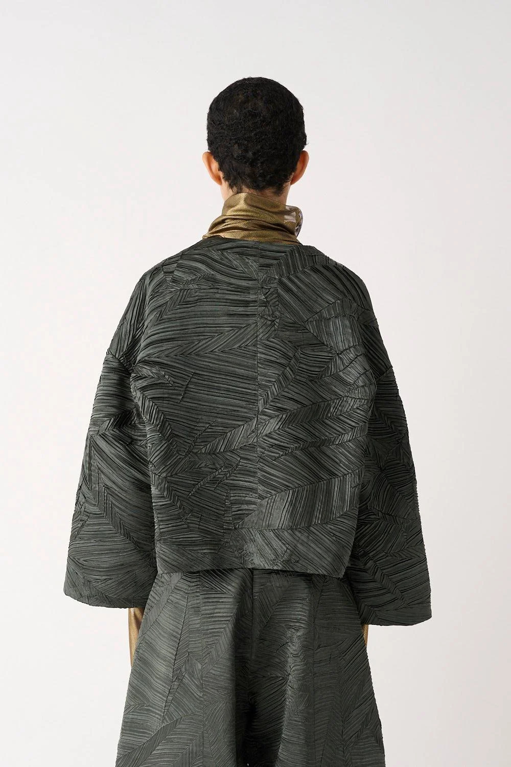 Giacca Corta Plissettata Verde Mei Mei J | FYSIS STORE Giacca Corta Plissettata Verde Mei Mei J - immagine 3