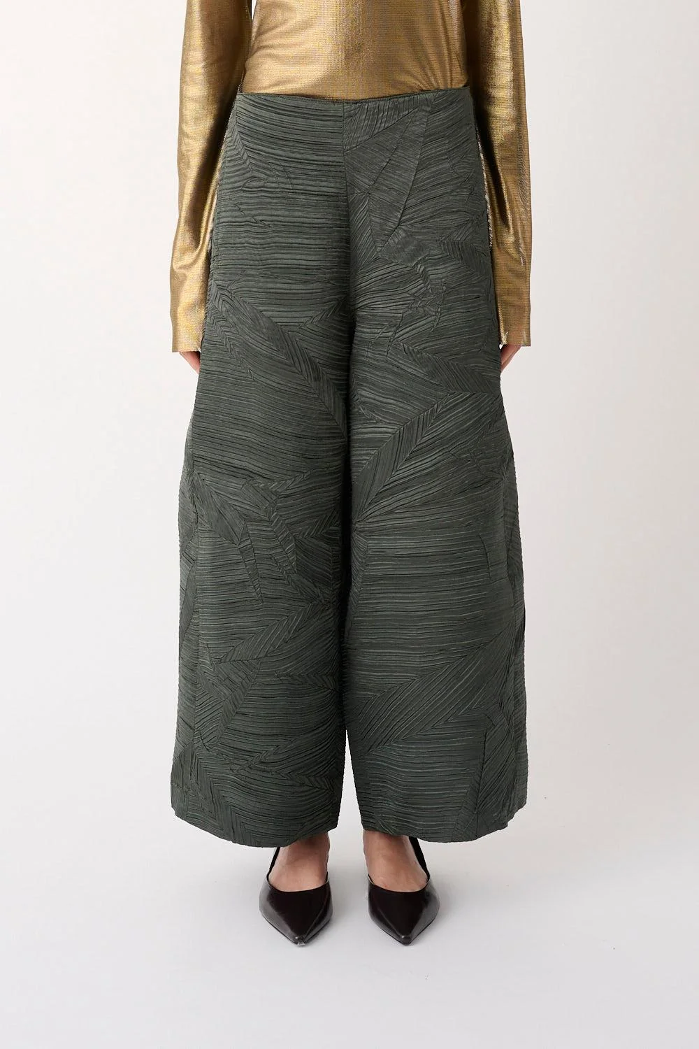 Pantalone Plissettato Ampio Verde Mei Mei J | FYSIS STORE Pantalone plissettato verde ampio alla caviglia Mei Mei J Fysis Store