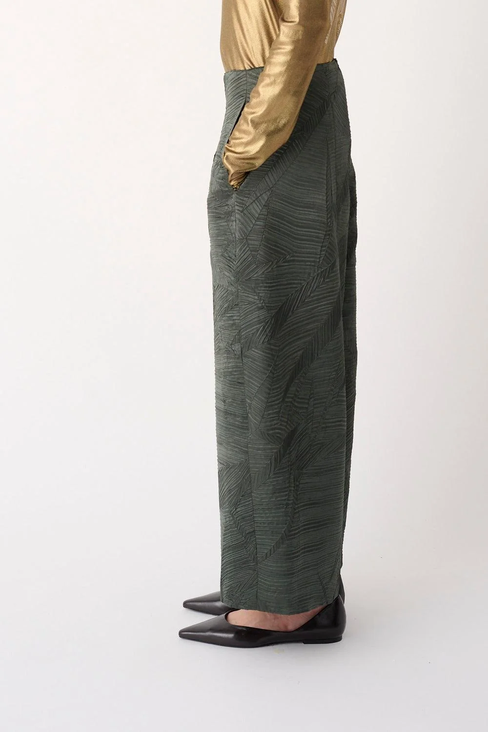 Pantalone Plissettato Ampio Verde Mei Mei J | FYSIS STORE Pantalone Plissettato Ampio Verde Mei Mei J - immagine 2